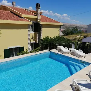 apartments-grguric.hotelinzadar.com/